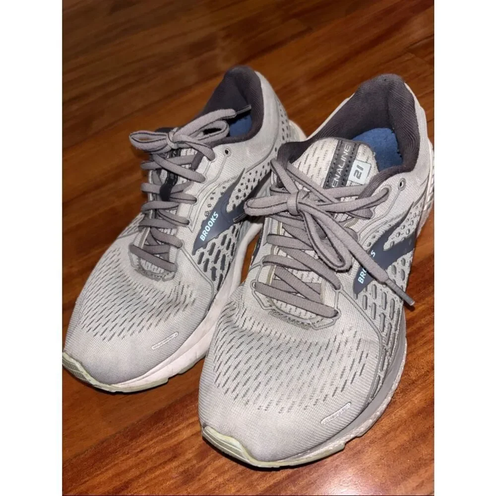 Brooks Adrenaline GTS 21 women’s running shoes size 8